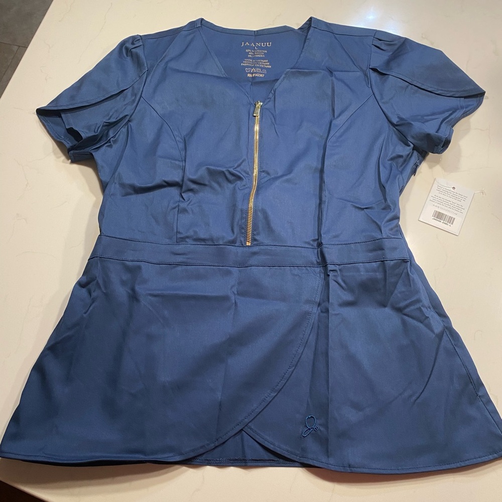 Jaanuu Scrub Top—new with tags